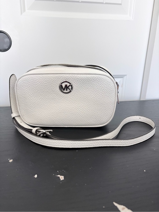 Michael Kors Handbags - Michael kors cream leather crossbody bag